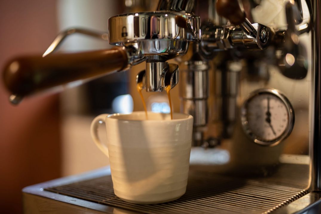 Machine à café à dosettes et filtre